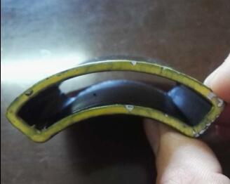 䓹a